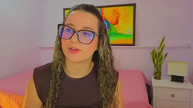 Snapshot of katiaa_lovv chatting on May 7, 12:32 pm katiaa lovv online show from May 7, 12:32 pm