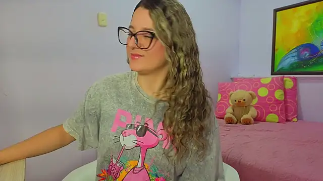 Snapshot of katiaa_lovv chatting on May 14, 12:12 pm katiaa lovv online show from May 14, 12:12 pm