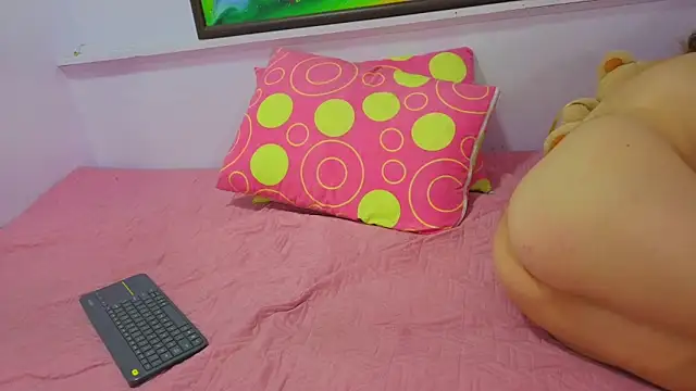 Snapshot of katiaa_lovv chatting on May 16, 7:45 pm katiaa lovv online show from May 16, 7:45 pm