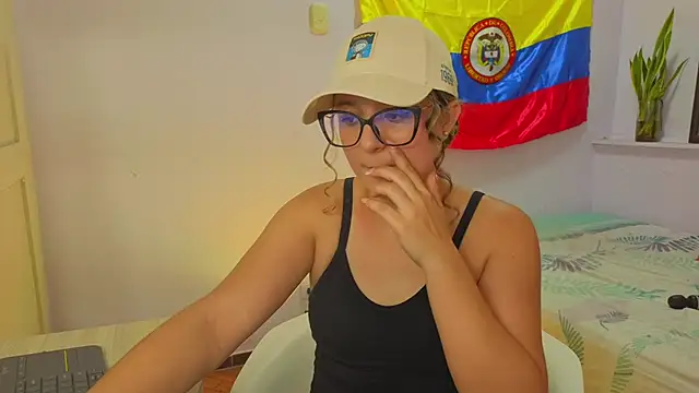Snapshot of katiaa_lovv chatting on May 22, 7:41 pm katiaa lovv online show from May 22, 7:41 pm