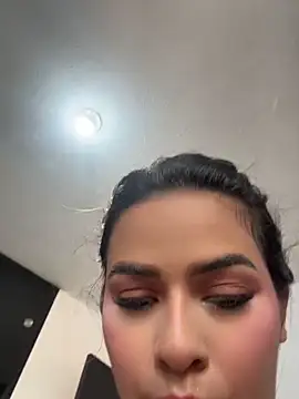 Snapshot of itsdanividarte chatting on April 19, 9:06 pm itsdanividarte online show from April 19, 9:06 pm