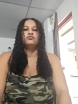 Snapshot of MEYBELLATINA chatting on February 6, 10:35 pm MEYBELLATINA online show from February 6, 10:35 pm