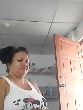 Snapshot of MEYBELLATINA chatting on February 9, 10:03 pm MEYBELLATINA online show from February 9, 10:03 pm