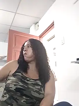 Snapshot of MEYBELLATINA chatting on February 21, 10:00 pm MEYBELLATINA online show from February 21, 10:00 pm