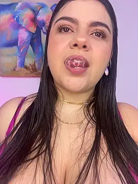 Snapshot of MissSofia_1 chatting on November 11, 12:32 am MissSofia 1 online show from November 11, 12:32 am