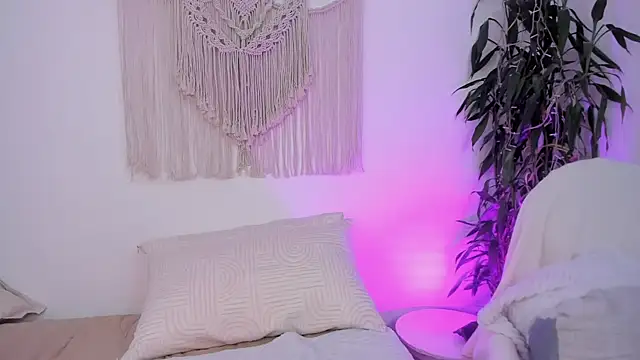 Snapshot of MissSofia_1 chatting on January 9, 1:52 am MissSofia 1 online show from January 9, 1:52 am