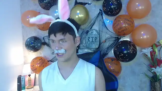 Aaron Foxxx online show from October 25, 1:40 pm