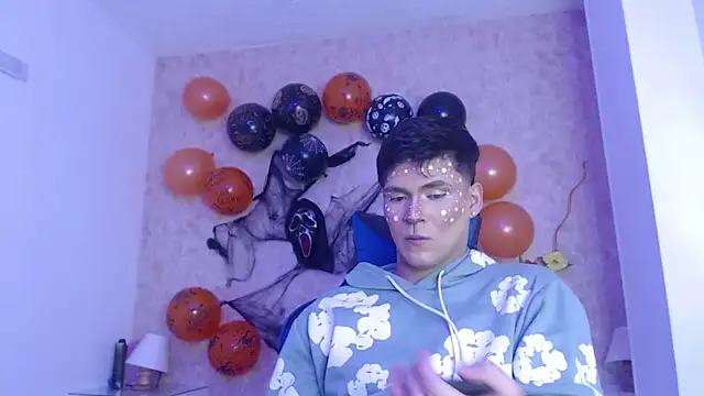 Aaron Foxxx online show from November 2, 7:16 pm