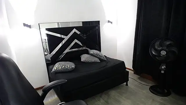 MarianaRojas  online show from March 4, 4:07 am