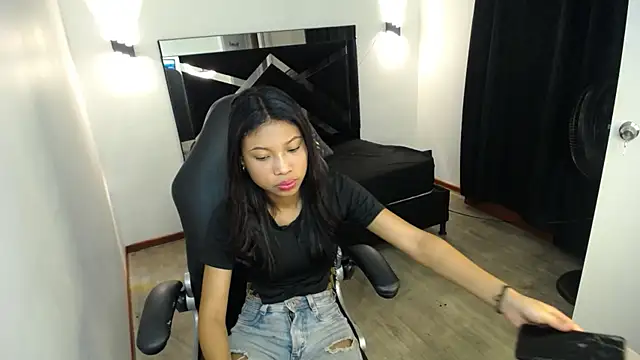 Snapshot of MarianaRojas_ chatting on July 17, 3:57 am MarianaRojas online show from July 17, 3:57 am