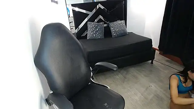Snapshot of MarianaRojas_ chatting on August 5, 3:53 am MarianaRojas online show from August 5, 3:53 am