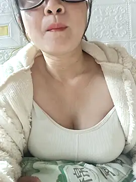 Snapshot of Paul-paul11 chatting on December 17, 12:05 am Paul-paul11 online show from December 17, 12:05 am