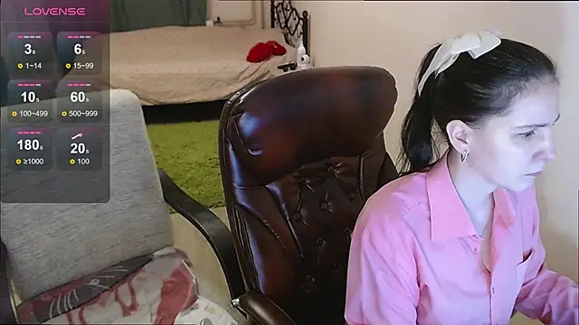 Irwi Tomboy online show from November 15, 9:00 pm