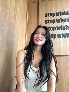 Snapshot of sharony_x chatting on April 10, 6:40 am sharony x online show from April 10, 6:40 am