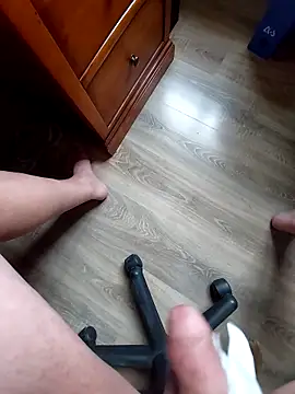 Snapshot of azery27000 chatting on December 1, 12:10 pm azery27000 online show from December 1, 12:10 pm