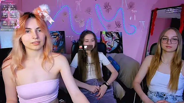 rebecca smile online show from June 15, 7:16 pm
