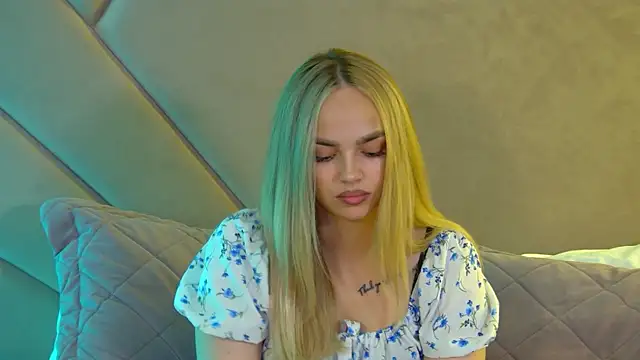 Snapshot of AnitaVenture chatting on July 8, 4:17 am AnitaVenture online show from July 8, 4:17 am