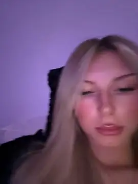 blondeeee online show from April 15, 4:36 pm