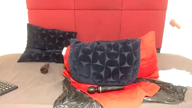 Snapshot of CurvyQueenx2 chatting on May 9, 5:51 pm CurvyQueenx2 online show from May 9, 5:51 pm