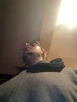 Snapshot of ThrowedWorldWide chatting on November 16, 1:33 am ThrowedWorldWide online show from November 16, 1:33 am