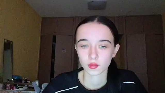 Emilia Light online show from November 18, 7:35 am