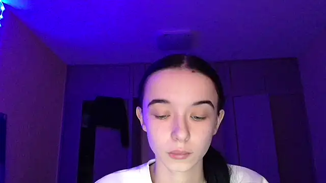 Emilia Light online show from November 21, 6:23 am