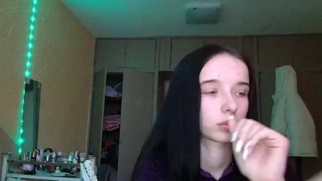 Emilia Light online show from January 17, 1:05 pm