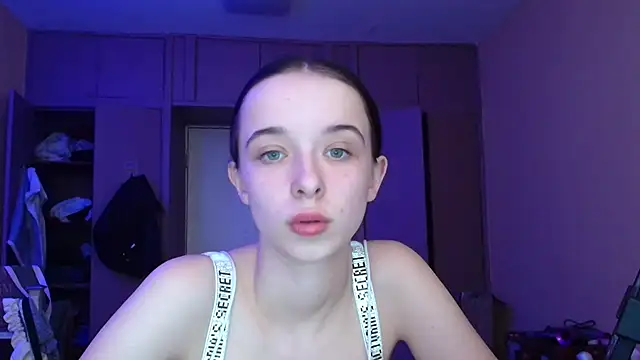 Emilia Light online show from March 12, 1:39 pm