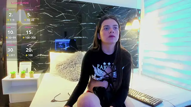 ZOE LE online show from October 29, 11:34 am