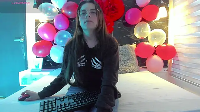 ZOE LE online show from February 14, 11:51 am