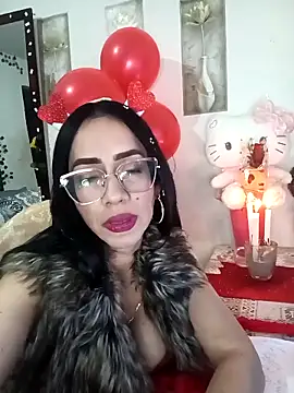 Snapshot of YaraDuartee chatting on February 15, 1:02 am YaraDuartee online show from February 15, 1:02 am