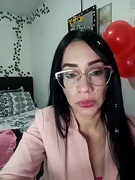 Snapshot of YaraDuartee chatting on February 18, 2:51 am YaraDuartee online show from February 18, 2:51 am