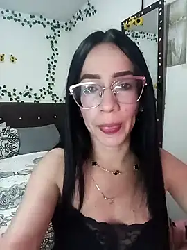 Snapshot of YaraDuartee chatting on March 4, 1:33 am YaraDuartee online show from March 4, 1:33 am