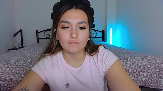 YourEmily xx online show from October 22, 8:14 am