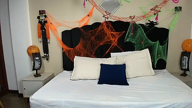 GabySweett  online show from October 25, 1:40 pm