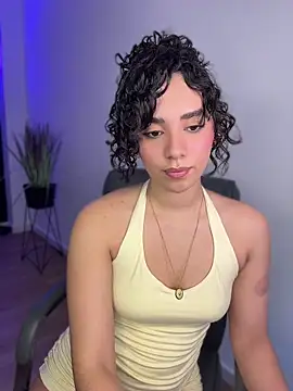 Capricho 01 online show from April 30, 8:15 pm