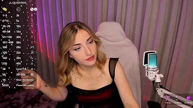 Snapshot of AmyVilvet_ chatting on February 14, 11:12 pm AmyVilvet online show from February 14, 11:12 pm