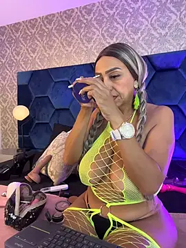 Snapshot of Angelina_Roa chatting on May 4, 2:13 pm Angelina Roa online show from May 4, 2:13 pm