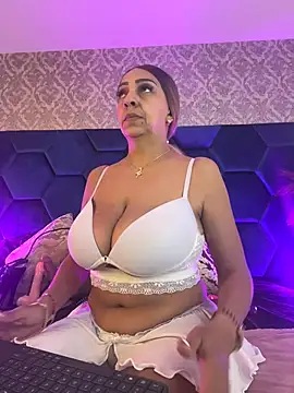 Snapshot of Angelina_Roa chatting on May 13, 3:20 pm Angelina Roa online show from May 13, 3:20 pm