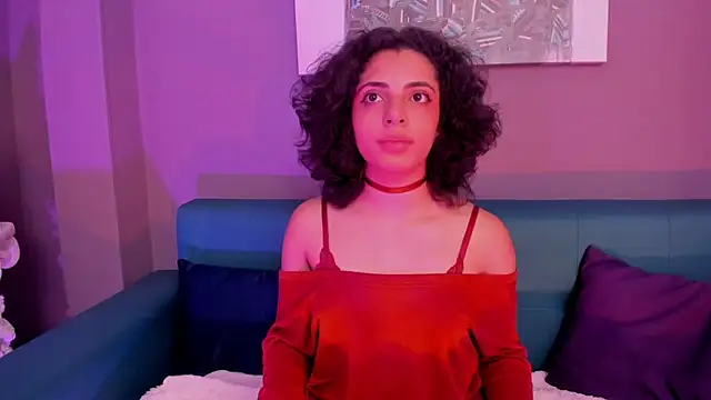 Snapshot of Alessiia__ chatting on November 6, 7:20 am Alessiia online show from November 6, 7:20 am