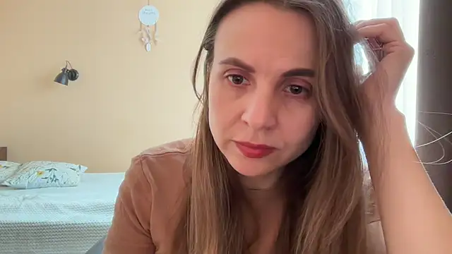 Snapshot of AnnieLove7722 chatting on May 7, 8:42 am AnnieLove7722 online show from May 7, 8:42 am