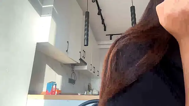 Snapshot of Ur_neighbor_Kira chatting on October 6, 11:07 am Ur neighbor Kira online show from October 6, 11:07 am