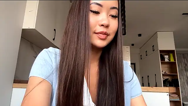 Snapshot of Ur_neighbor_Kira chatting on October 12, 11:09 am Ur neighbor Kira online show from October 12, 11:09 am