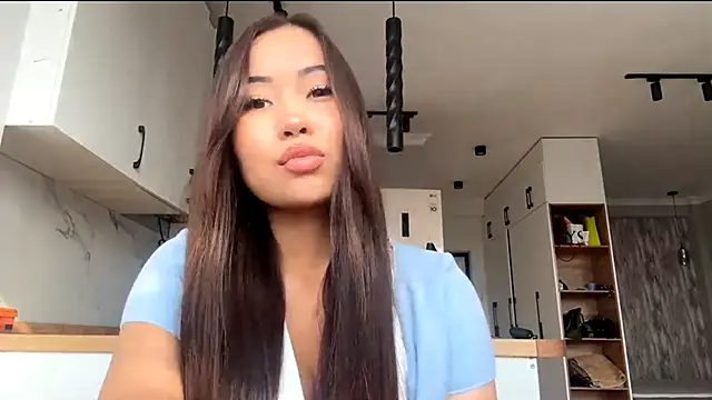 Snapshot of Ur_neighbor_Kira chatting on October 22, 9:20 am Ur neighbor Kira online show from October 22, 9:20 am