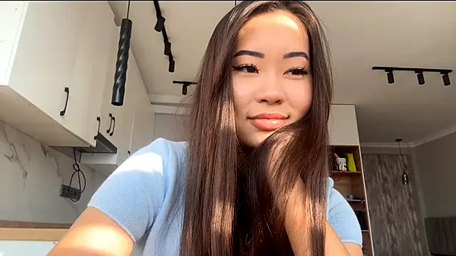 Snapshot of Ur_neighbor_Kira chatting on October 24, 9:17 am Ur neighbor Kira online show from October 24, 9:17 am