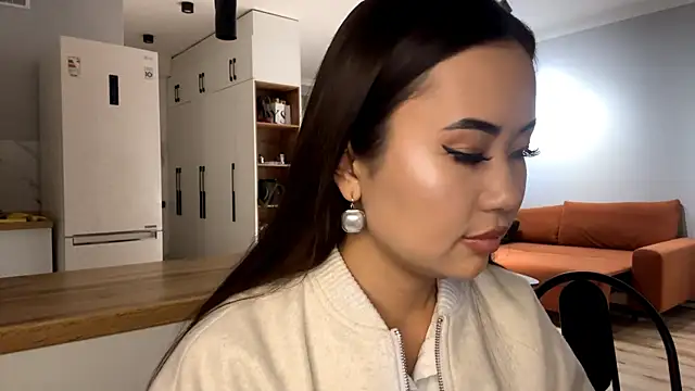 Snapshot of Ur_neighbor_Kira chatting on November 2, 12:29 pm Ur neighbor Kira online show from November 2, 12:29 pm