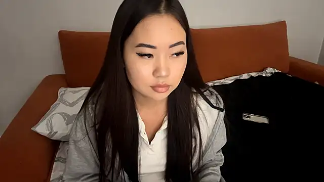 Snapshot of Ur_neighbor_Kira chatting on November 7, 2:39 pm Ur neighbor Kira online show from November 7, 2:39 pm