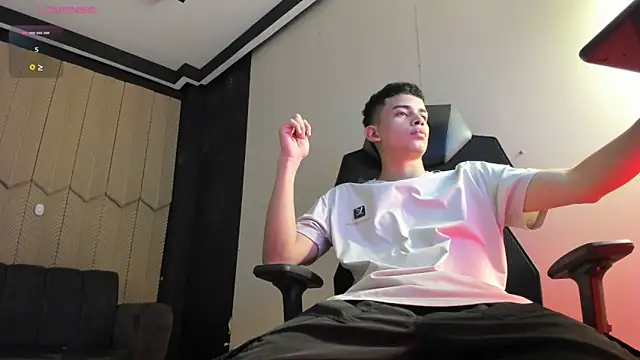 JuanSixx online show from December 21, 9:00 pm