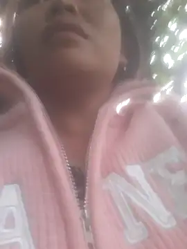 Snapshot of bree-zz chatting on November 5, 11:27 pm bree-zz online show from November 5, 11:27 pm