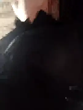 Snapshot of bree-zz chatting on November 29, 10:46 pm bree-zz online show from November 29, 10:46 pm